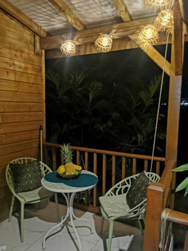 Balcon ou terrasse dans l'établissement Au Paradis des oiseaux