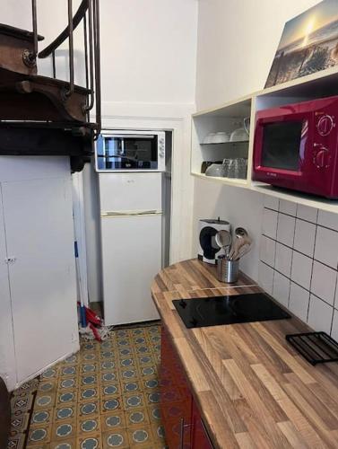 Le Piton - Appartementsにあるキッチンまたは簡易キッチン