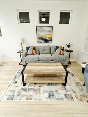 Posezení v ubytování Tranquil New Braunfels Cottage Sunset Haus