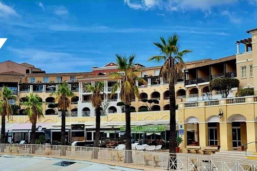 cap esterel vue mer et climatisation Bat E1 303 face aux piscines
