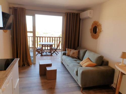 cap esterel vue mer et climatisation Bat E1 303 face aux piscines