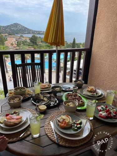 cap esterel vue mer et climatisation Bat E1 303 face aux piscines
