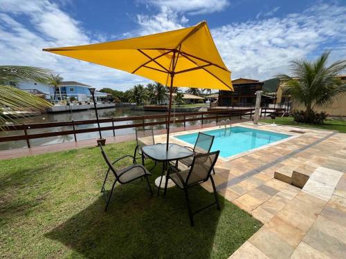 Piscine de l'établissement Casa encantadora com vista para o lago ou située à proximité