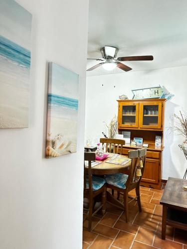 a dining room with a table and a painting on the wall at Palacio de cristal, Fiesta de cortes 101, Casa Hermar in Puerto Peñasco