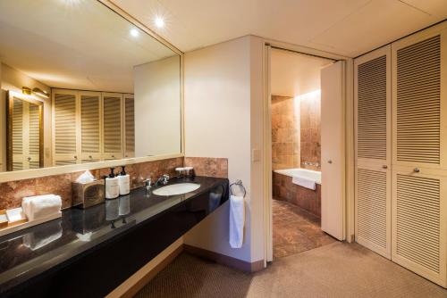 Koupelna v ubytování InterContinental Adelaide by IHG