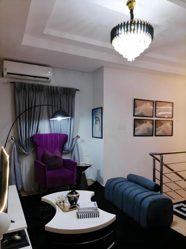Gallery image of Cozy and Stylish 2bed Escape Duplex in Osapa London near Chevron Lagos in Maiyegun