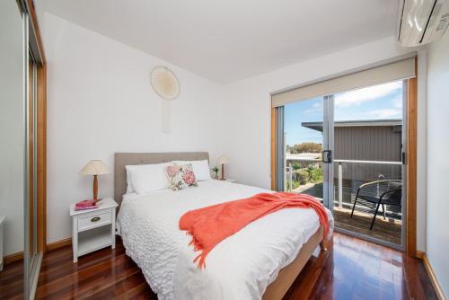 Ένα ή περισσότερα κρεβάτια σε δωμάτιο στο Summer Lane by Property Mums