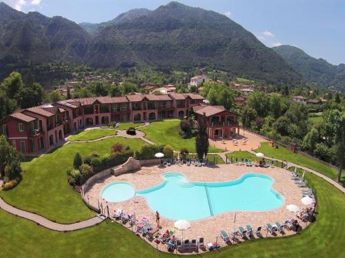 Luxurious Apartment in Idro with Pool – Photos 2