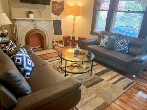 Ein Sitzbereich in der Unterkunft The House Hotels - West 47th 1 - Two Bedroom Ohio