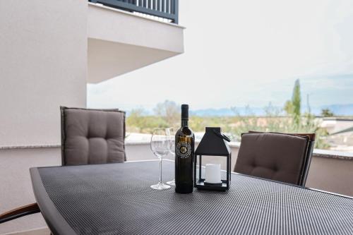 Apartments with parking space Zadar - 23478