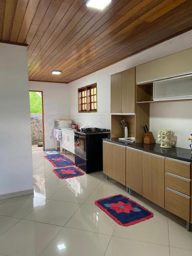Kuchyň nebo kuchyňský kout v ubytování Casa com vista deslumbrante