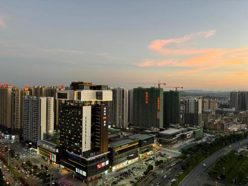 a city skyline with a lot of buildings and traffic at Hexiju Apartment in Taoyuan