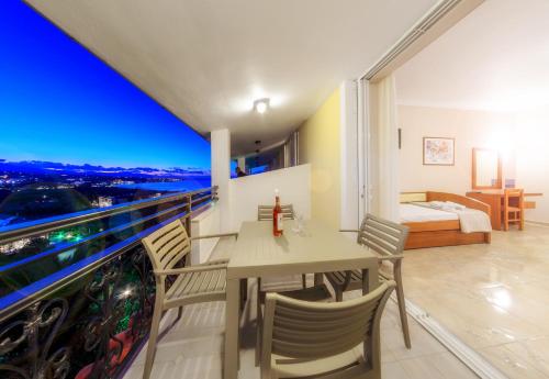 Μια τηλεόραση ή/και κέντρο ψυχαγωγίας στο Zante Palace 