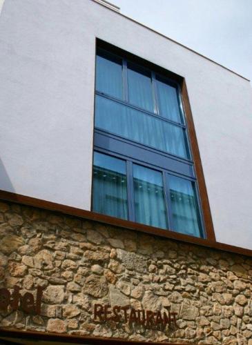 a window on the side of a building at Hotel Marisqueria Cal Tet in L'Estartit
