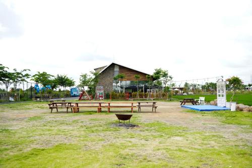 Taman di luar BEAUCHAMP VILLA