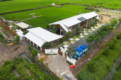 Bangunan di mana terletaknya vila ini