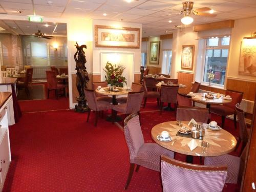 Restoran atau tempat lain untuk makan di The Regal Hotel