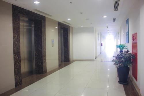 an empty hallway in a building with a hallway sidx sidx at Urban Hotel Serpong in Banten