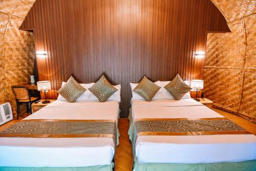 Gambar di galeri bagi The Dome Hotel - Caylabne Bay di Ternate