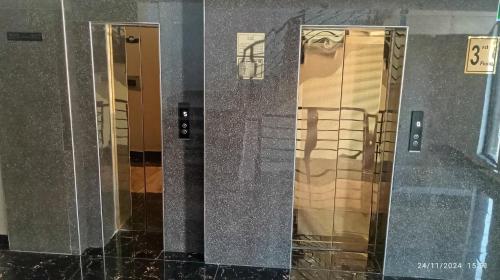 Bilik mandi di Paradise Service Apartments