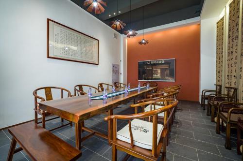 Televisyen dan/atau pusat hiburan di 超时光酒店 广州天河岗顶地铁站店