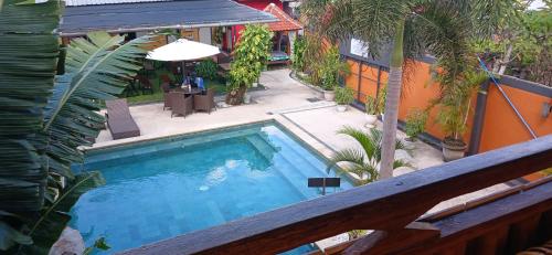 an overhead view of a swimming pool next to a house at Dewi Sri Guesthouse in Mataram