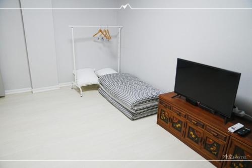 Μια τηλεόραση ή/και κέντρο ψυχαγωγίας στο Gaho Guesthouse
