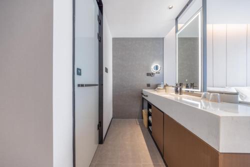 Ένα μπάνιο στο Atour Hotel Dazhou Renhe New Town East Baqu Road