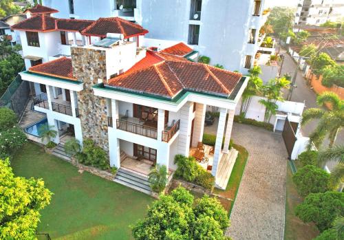 an aerial view of a house with at Sandy Bliss Villa in Sri Jayewardenepura Kotte