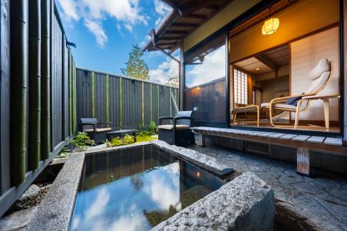 旅館 はちすの糸 Ryokan HachisunoItoの敷地内または近くにあるプール