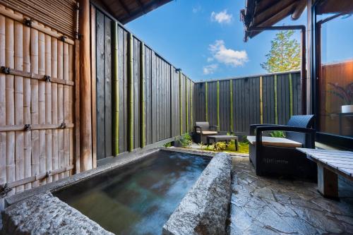 旅館 はちすの糸 Ryokan HachisunoItoの敷地内または近くにあるプール