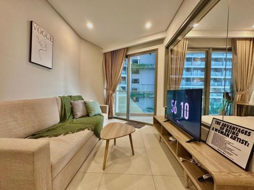 TV a/nebo společenská místnost v ubytování The Sóng Apartment 5 Stars Vung Tau - Căn Hộ Du Lịch Biển 5 Sao Vũng Tàu - MINH TOẢN's Homestay
