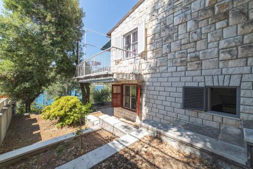 Perfect Beachfront Getaway Ideal for Families