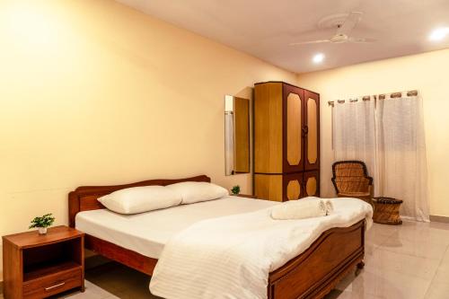 a bedroom with two beds in a room at Sea La Vie Andaman in Haddo