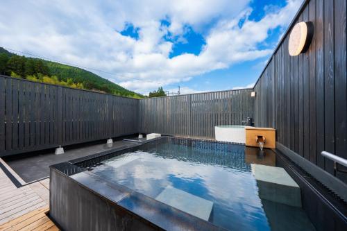 旅館 はちすの糸 Ryokan HachisunoItoの敷地内または近くにあるプール