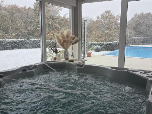 a bath tub filled with water in a kitchen at Villa Heaven Green in Pazin
