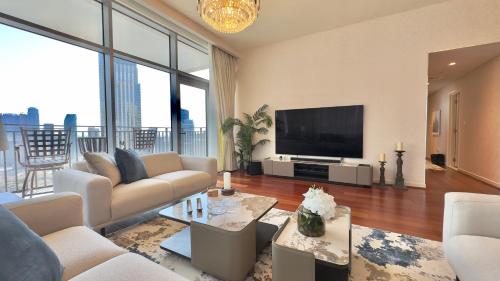 Guest Favorite - Modern 3BR High Views Prime Location at Downtown
