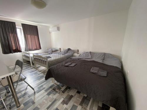 Una cama o camas en una habitación de Studio Banjica