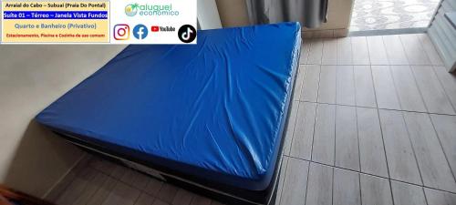 a blue bed sitting on the floor in a room at Arraial do Cabo – Subuai Village - Aluguel Econômico in Arraial do Cabo