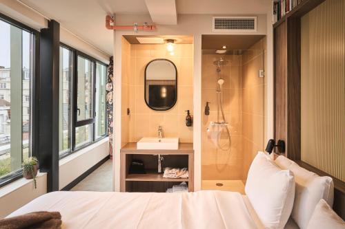 Postel nebo postele na pokoji v ubytování JOST Hôtel Lille Centre