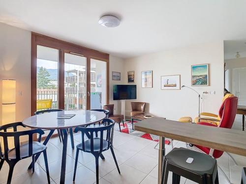 TV a/nebo společenská místnost v ubytování Le 56, 2 chambres, terrasse, Voiron