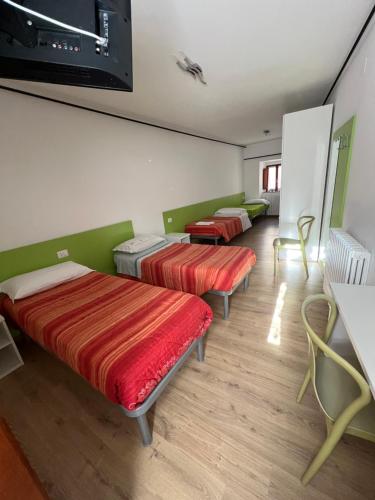 Una cama o camas en una habitación de Guerrin Meschino