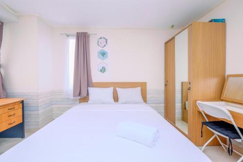 Ένα ή περισσότερα κρεβάτια σε δωμάτιο στο Fully Furnished and Comfy Studio Apartment Margonda Residence 3 By Travelio
