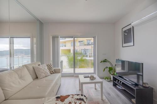 Cliffs Apartment - Astonishing view over Sesimbra bay by Trip2Portugal