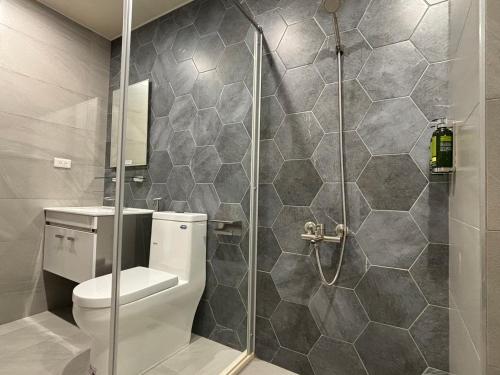 Bilik mandi di Okura Hotel
