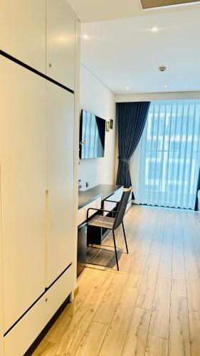 Apec Mandala Luxury Phú Yênにあるテレビまたはエンターテインメントセンター