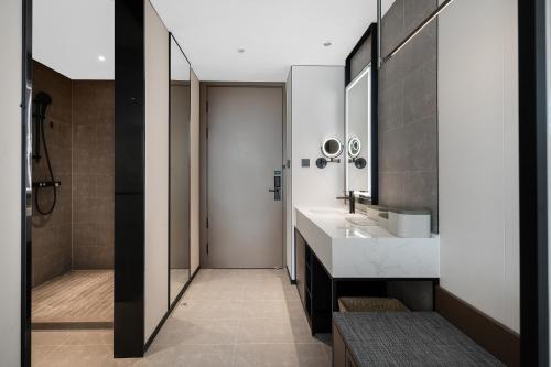 Bilik mandi di Atour Hotel Xichang Qionghai Wetland Park Aerospace Avenue