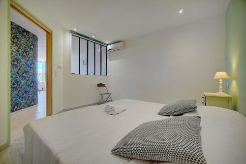 Chic 2 chambres vue PORT, FELIX FAURE-COEUR DE CANNES A2B218
