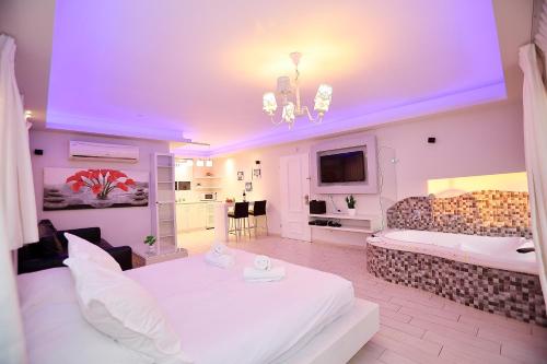 a bedroom with two beds and a living room at סוויטות דה בלנקה in Had Nes