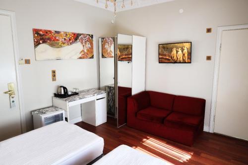Cucina o angolo cottura di Bakirkoy Tashan Business & Airport Hotel
